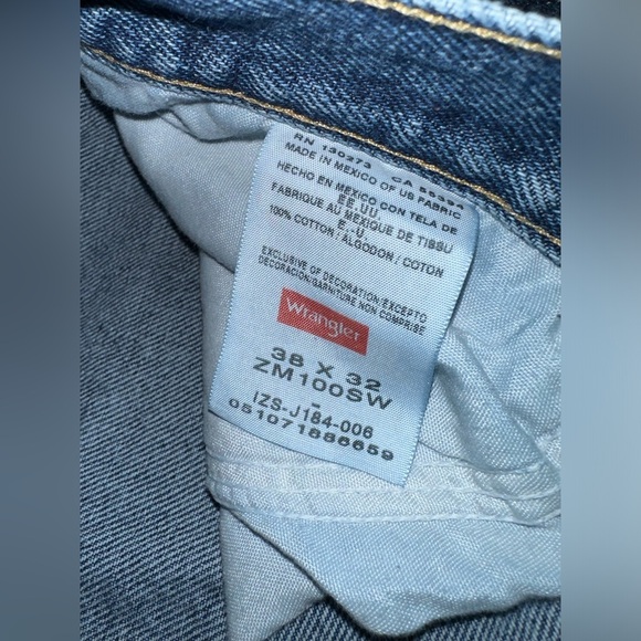 Wrangler Authentic Relaxed Fit Dark Wash Jean Men’s Size 38x32 - Picture 9 of 9